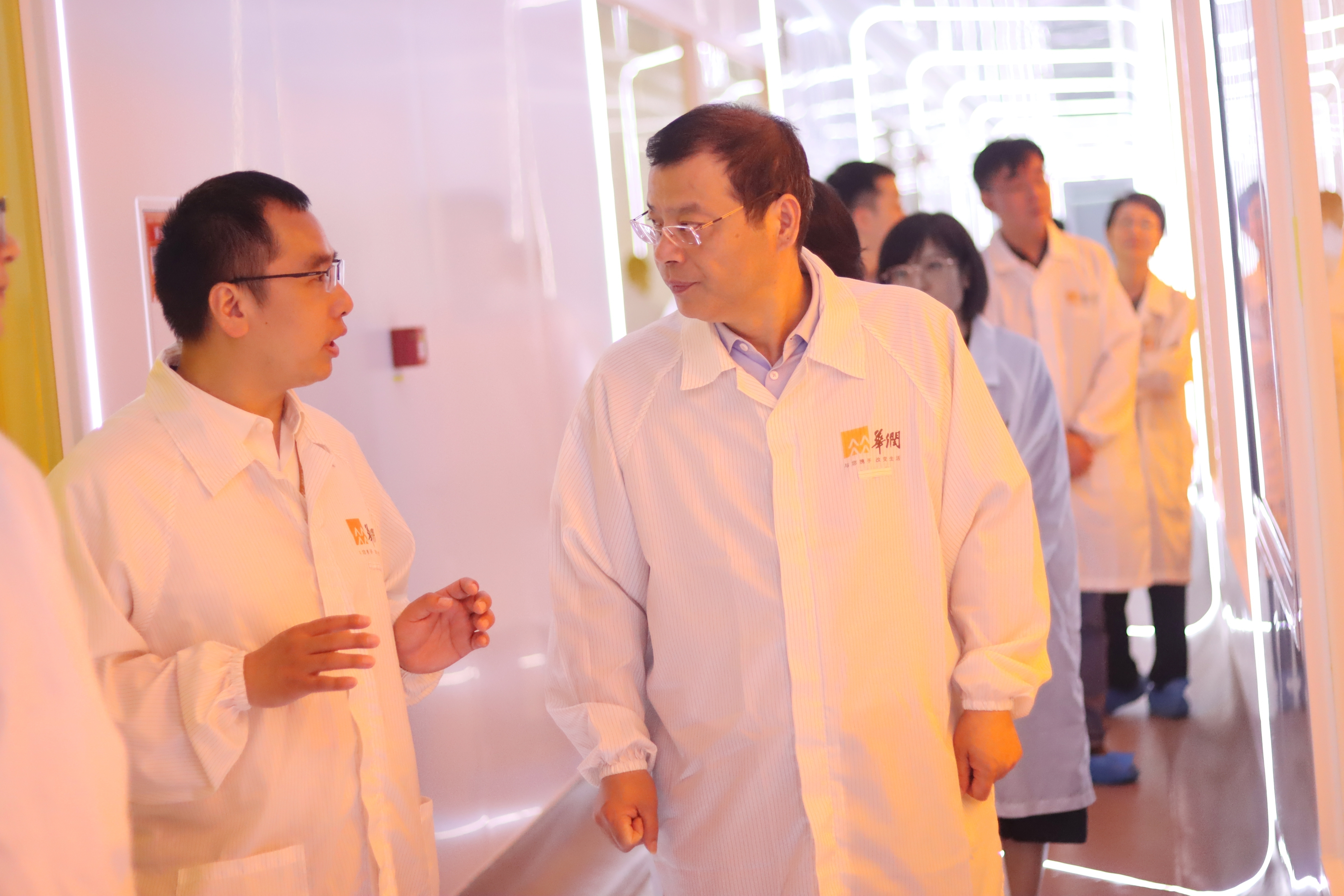 2-����18����ȫ��ǿ�ܻ��ʦһ������8����12�����ʰ뵼�徧Բ������